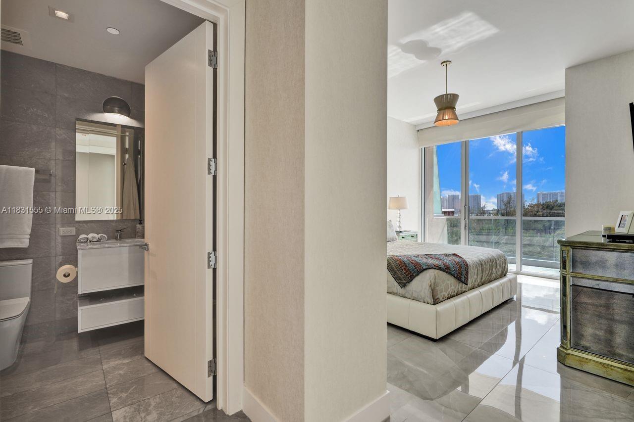 TURNBERRY OCEAN CLUB - Residential Lease