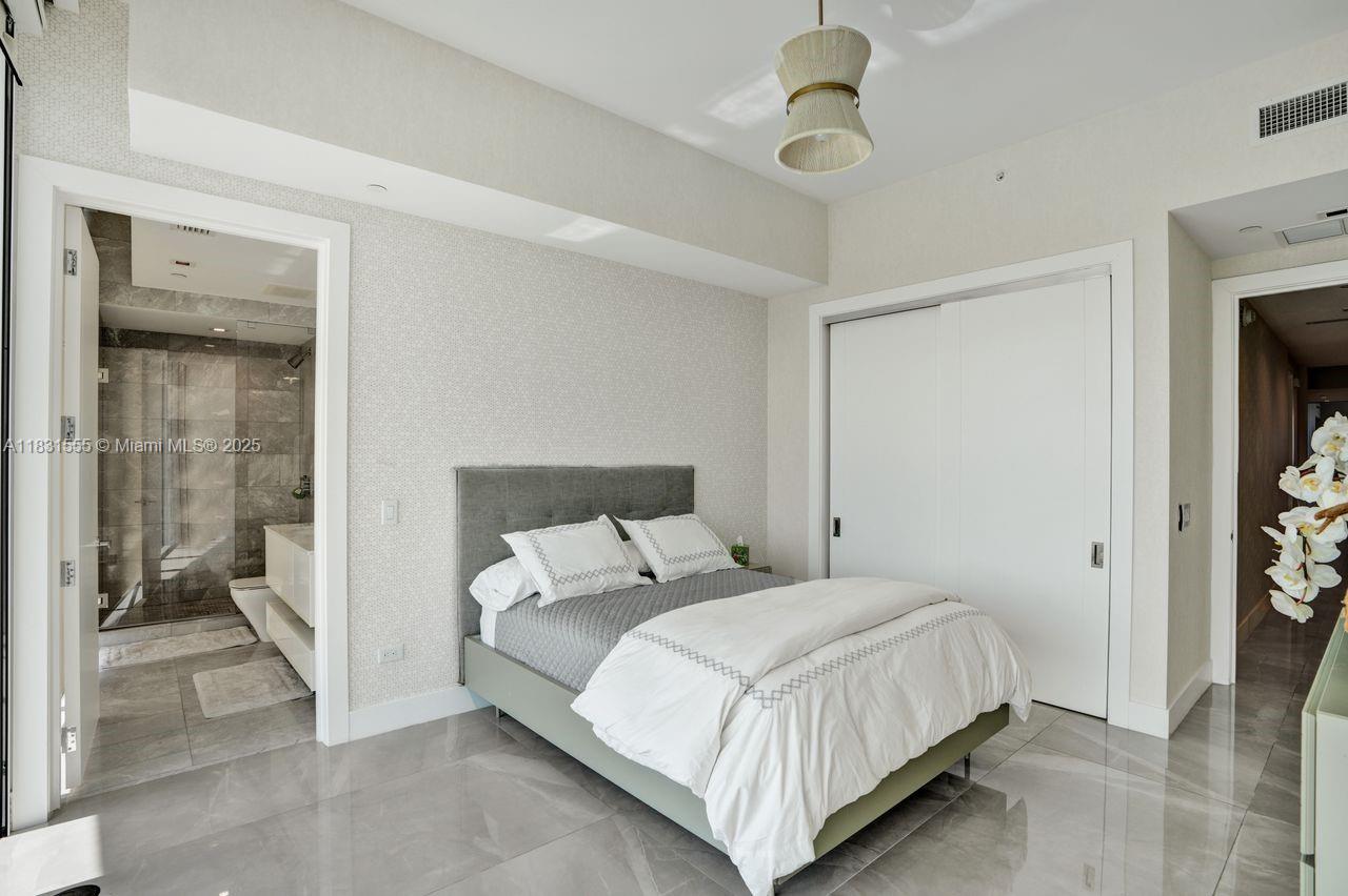 TURNBERRY OCEAN CLUB - Residential Lease