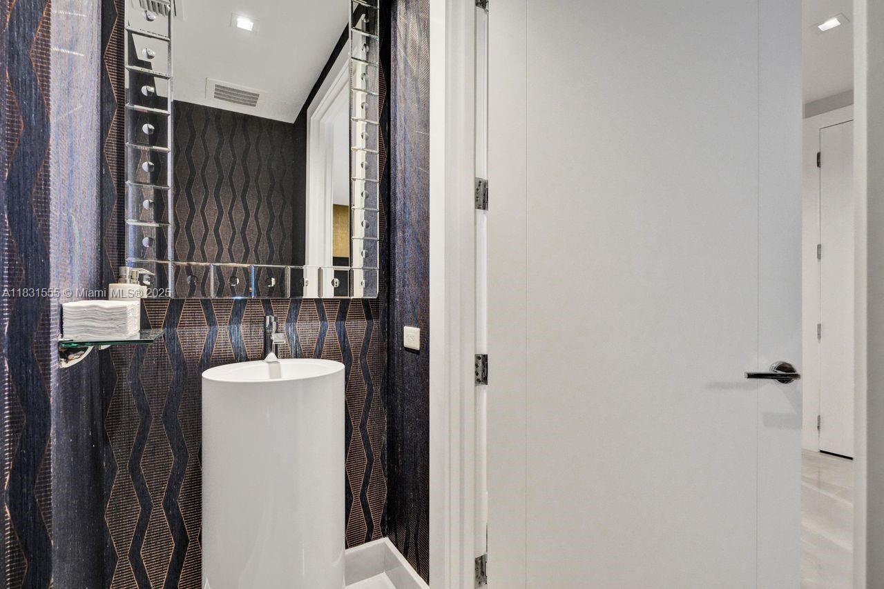 TURNBERRY OCEAN CLUB - Residential Lease