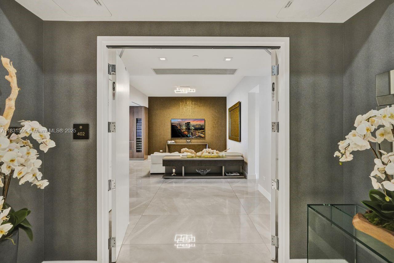 TURNBERRY OCEAN CLUB - Residential Lease