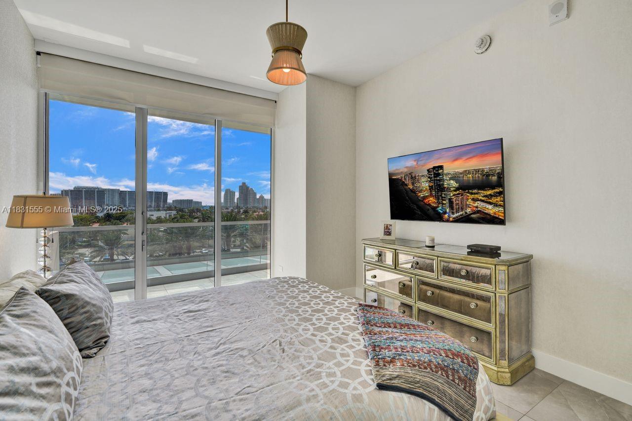 TURNBERRY OCEAN CLUB - Residential Lease