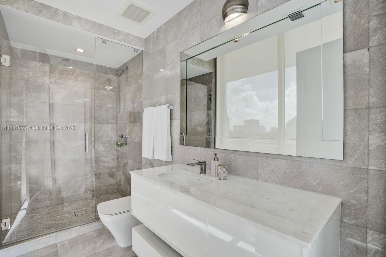 TURNBERRY OCEAN CLUB - Residential Lease