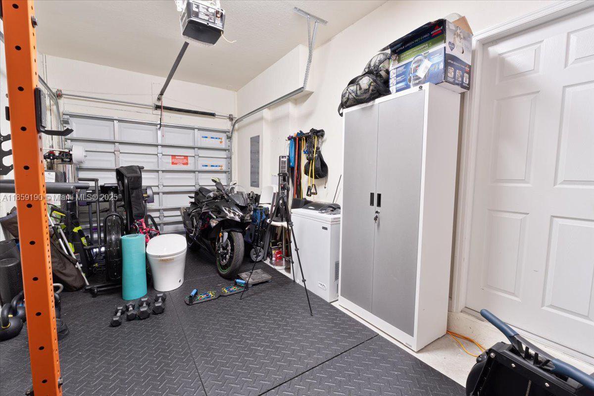 COCO PALM ESTATES - Residential Lease