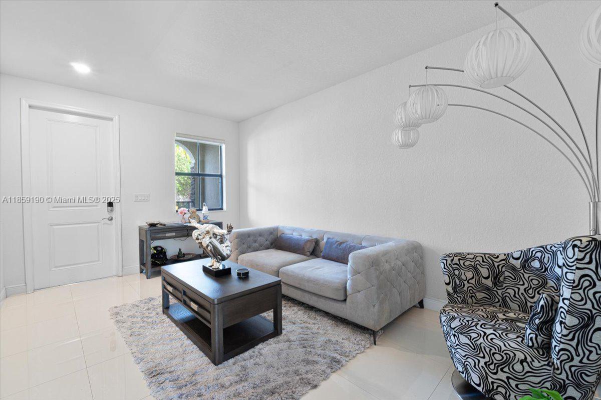 COCO PALM ESTATES - Residential Lease