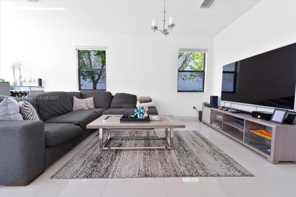 COCO PALM ESTATES - Residential Lease