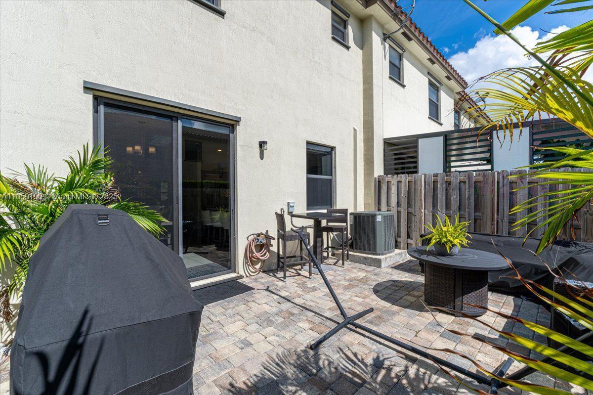 COCO PALM ESTATES - Residential Lease