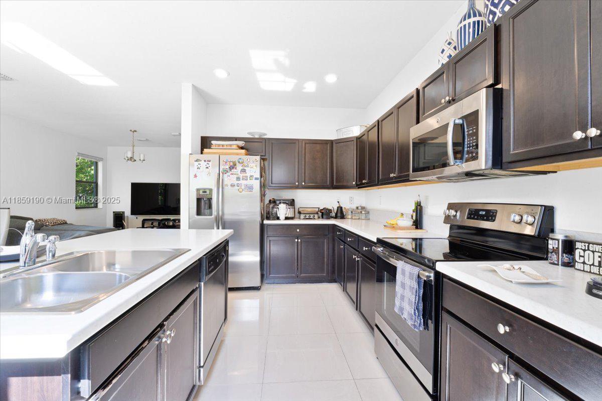 COCO PALM ESTATES - Residential Lease