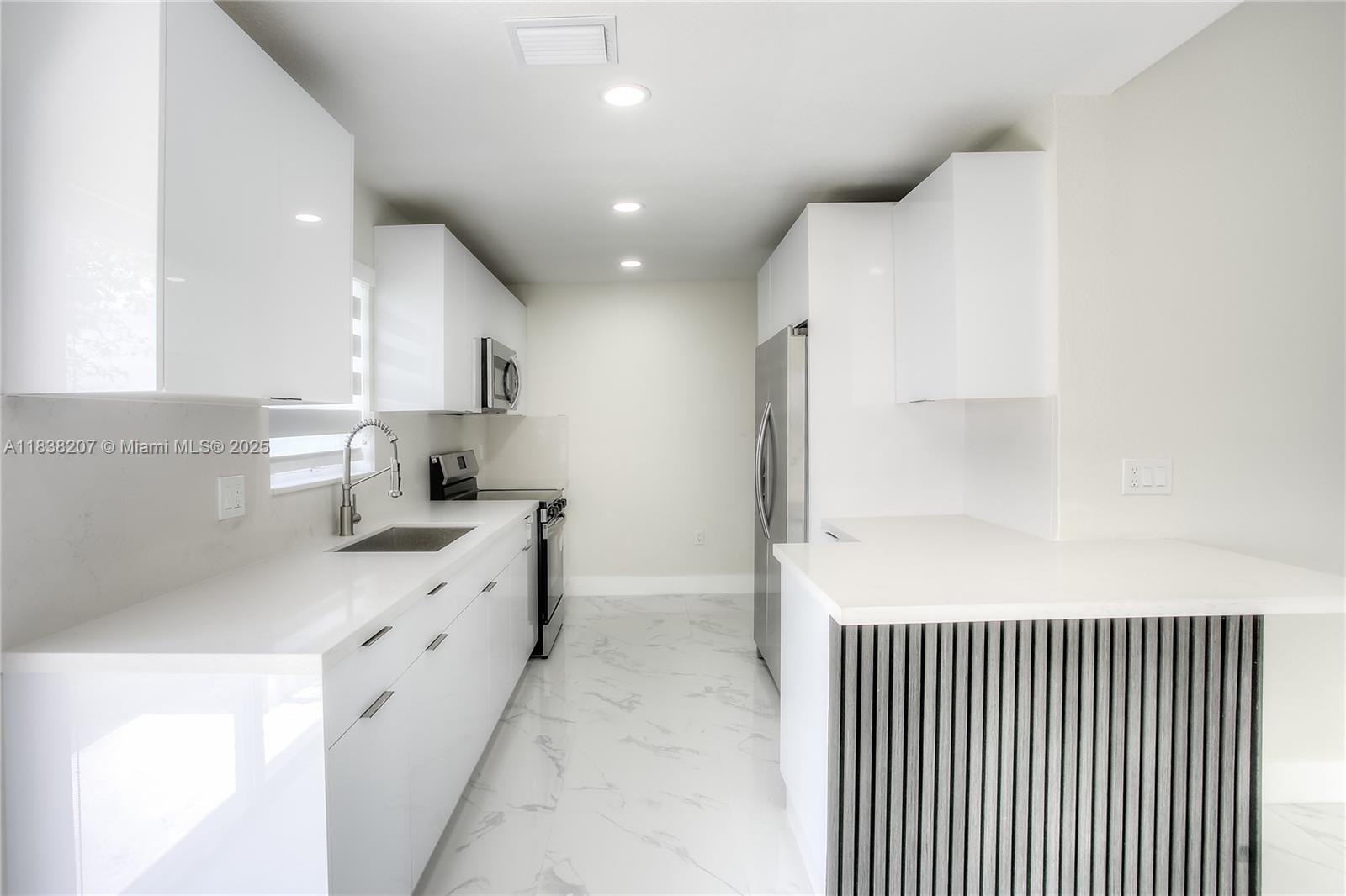 LESLIE LAKE NORTH - Residential