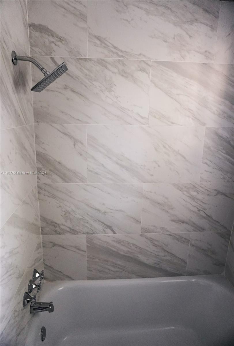 LAUDERDALE - Residential Lease