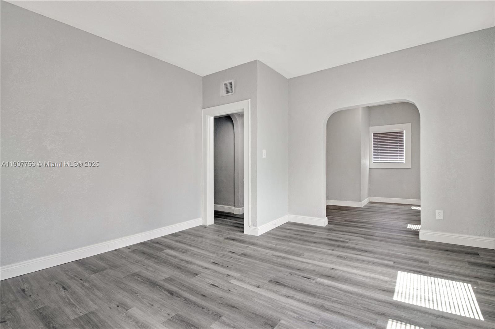 LAUDERDALE - Residential Lease