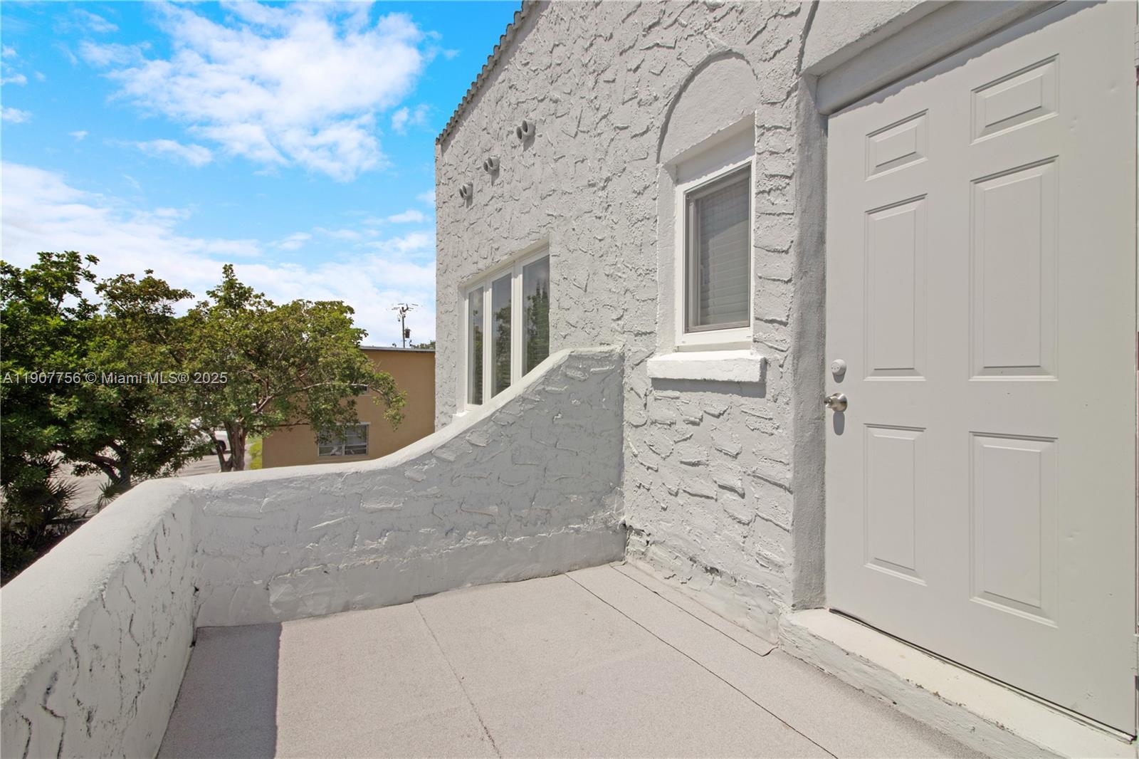 LAUDERDALE - Residential Lease