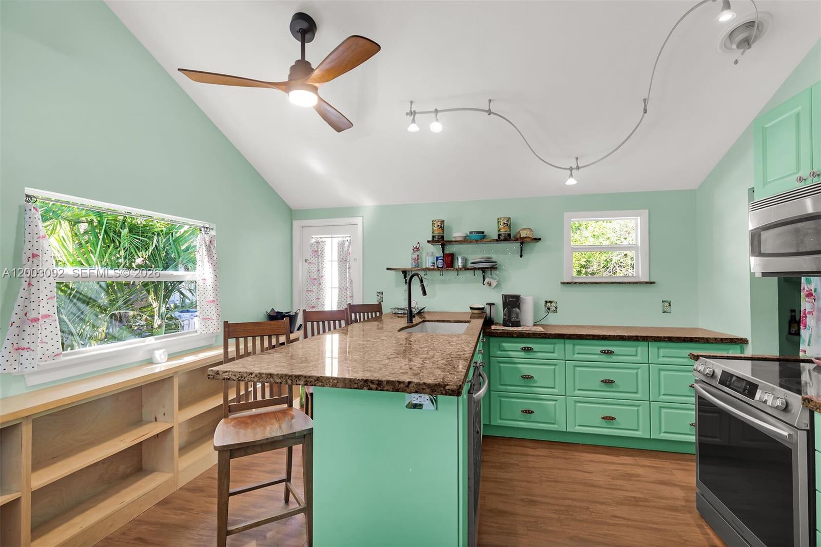 BOWENS ADD RIVIERA VILLAG - Residential