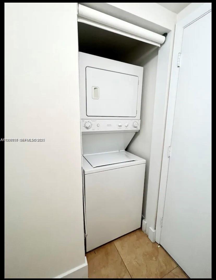 BRICKELL ON THE RIVER S T - Residential Lease