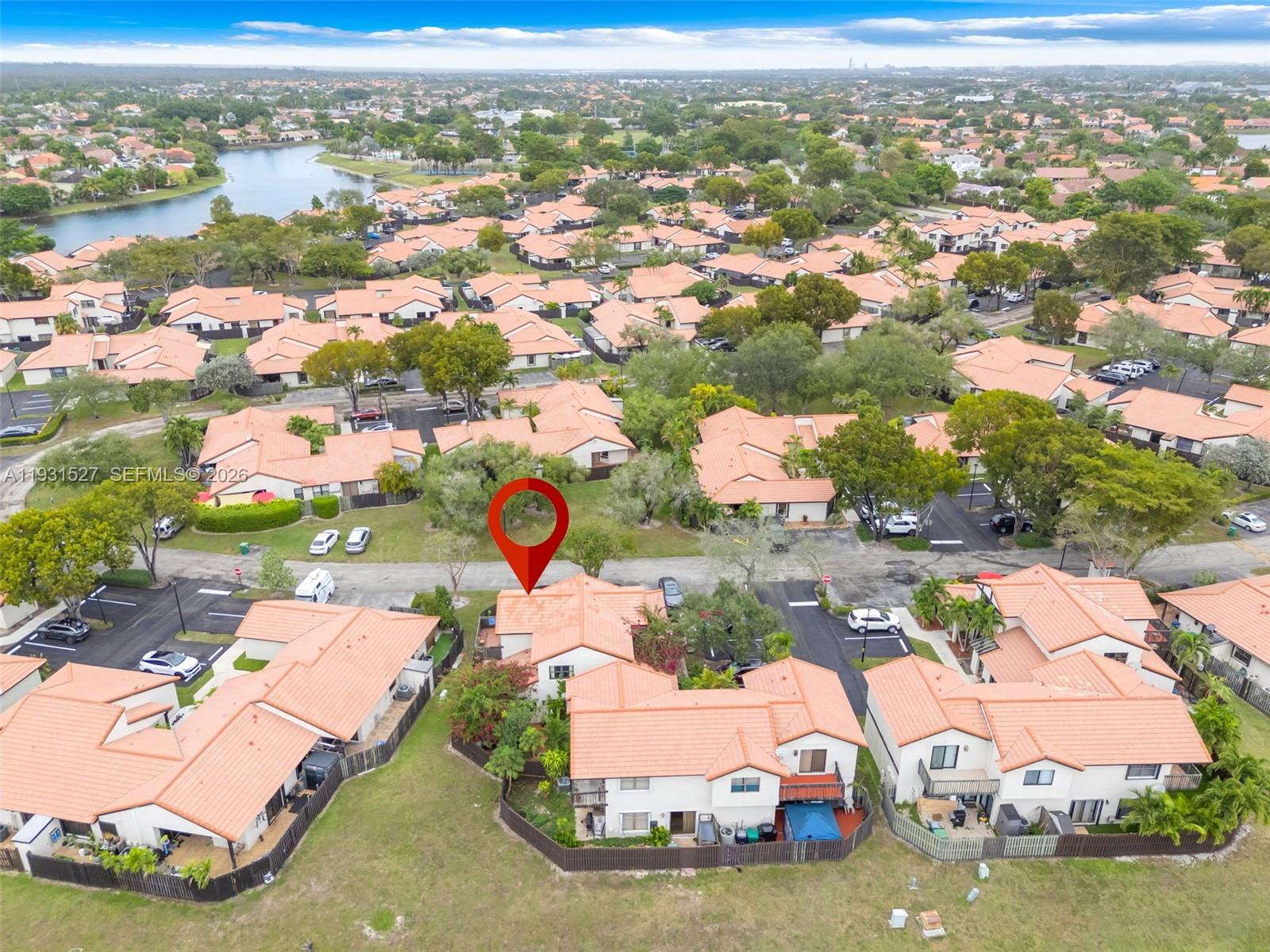 LAKES MEADOW VLG HMS CDO 4 - Residential