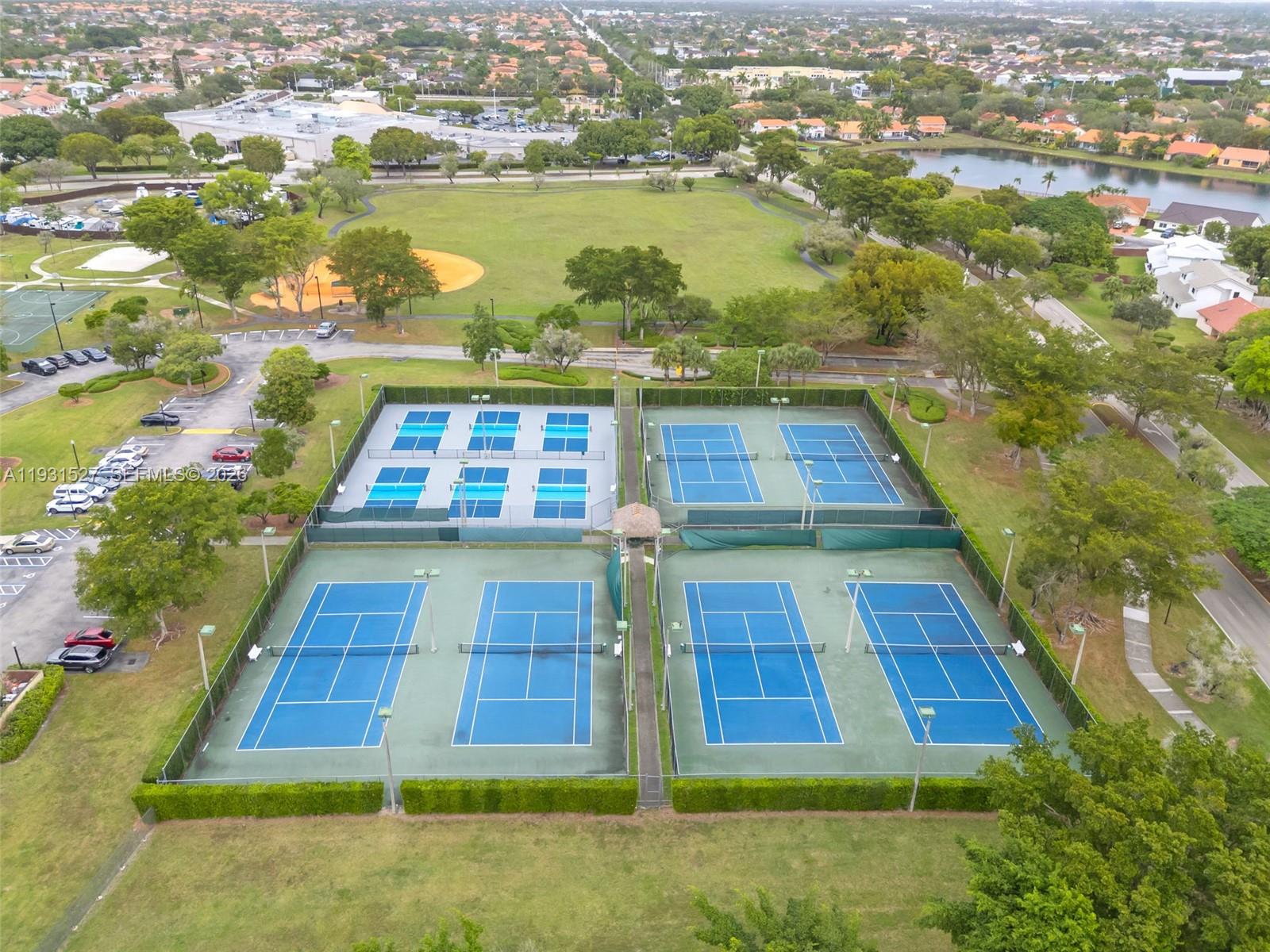 LAKES MEADOW VLG HMS CDO 4 - Residential