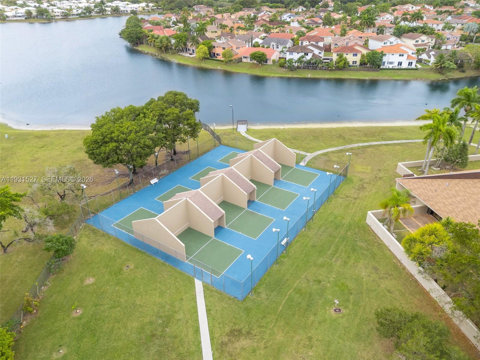 LAKES MEADOW VLG HMS CDO 4 - Residential