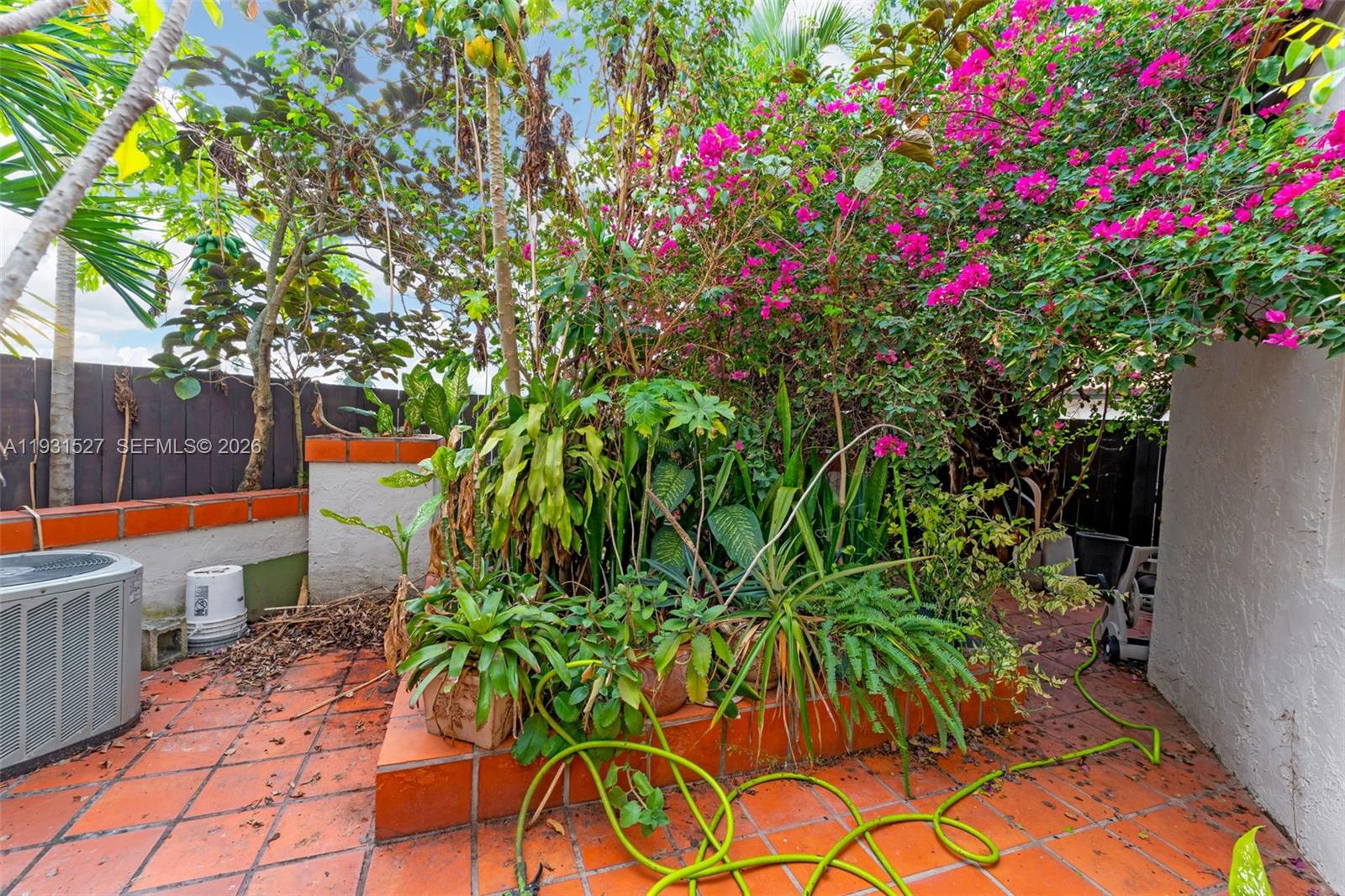 LAKES MEADOW VLG HMS CDO 4 - Residential