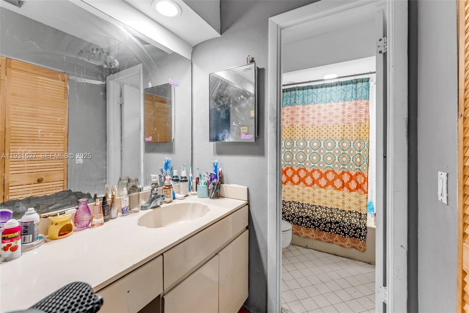 LAKES MEADOW VLG HMS CDO 4 - Residential