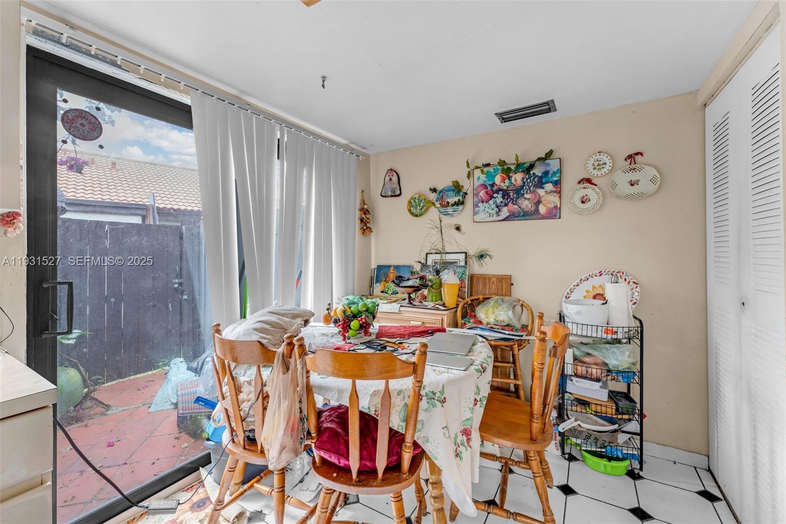 LAKES MEADOW VLG HMS CDO 4 - Residential