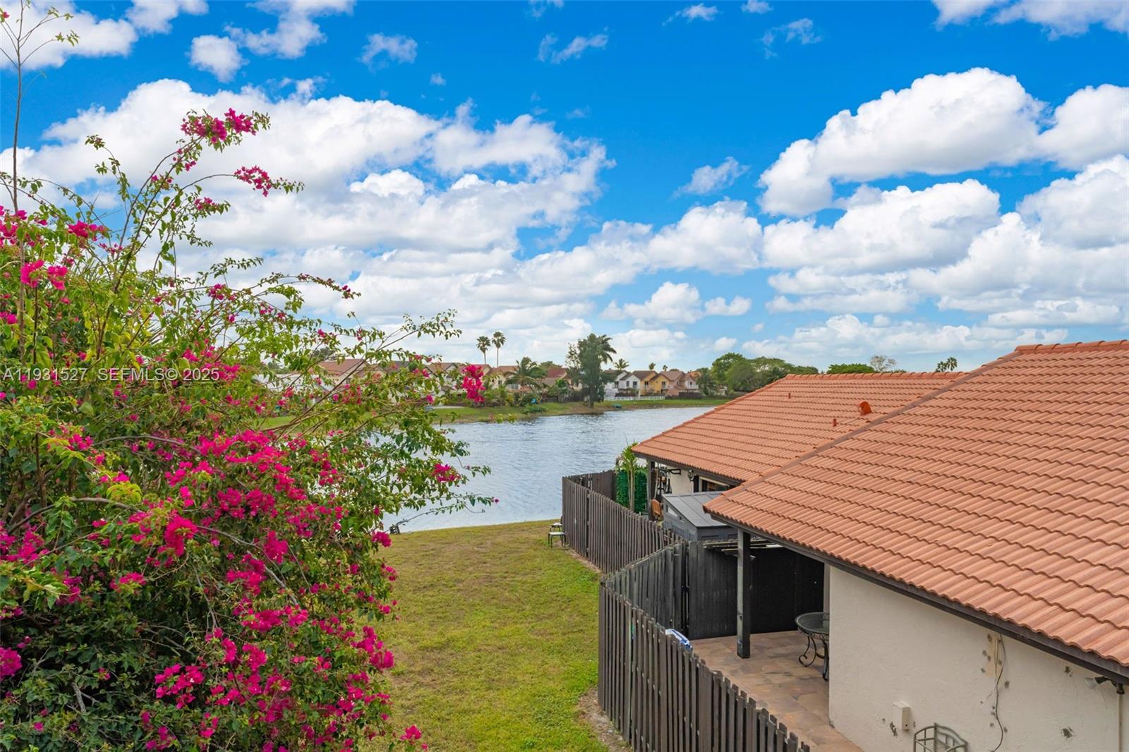 LAKES MEADOW VLG HMS CDO 4 - Residential