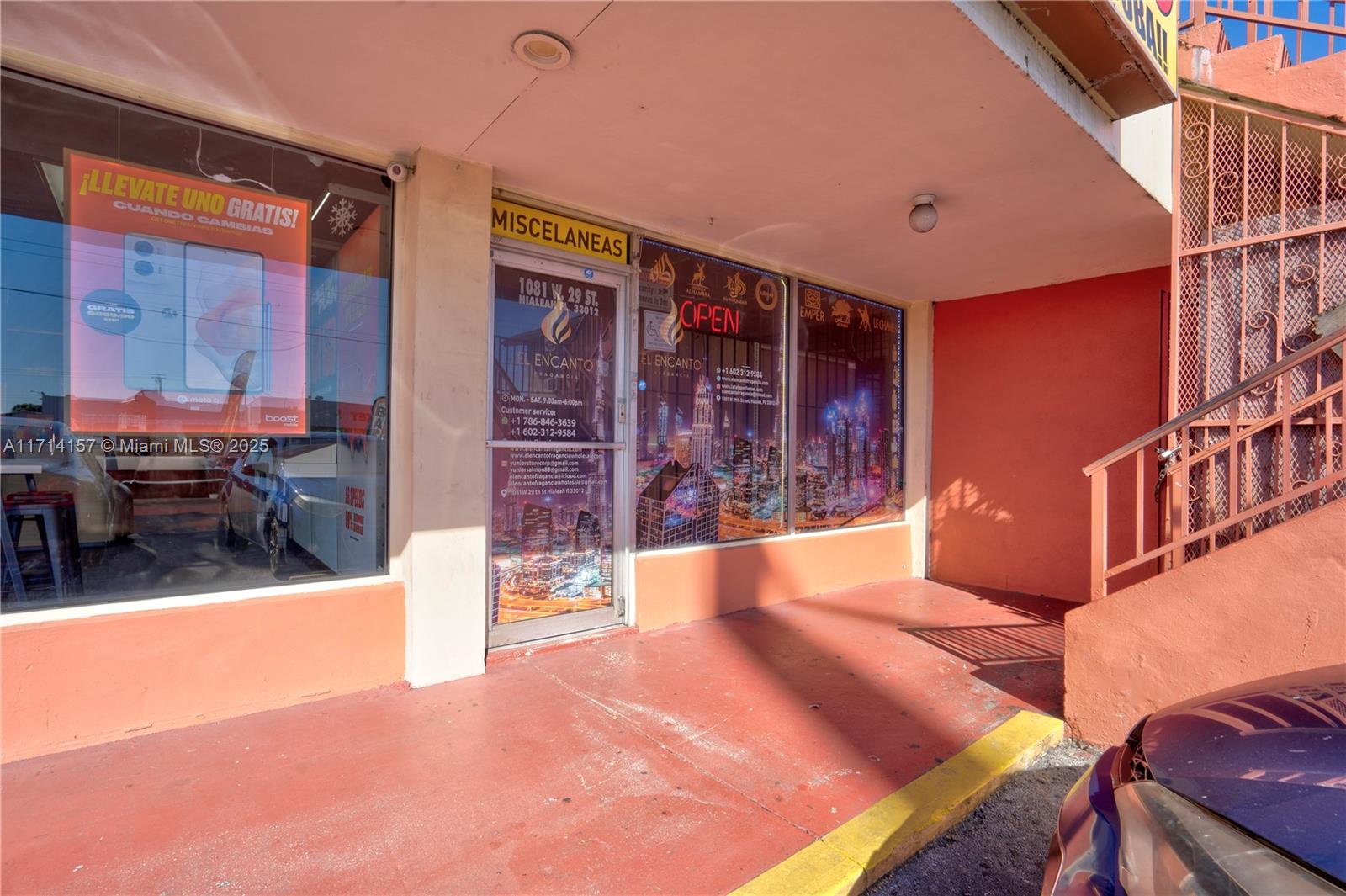 Main image without alt text