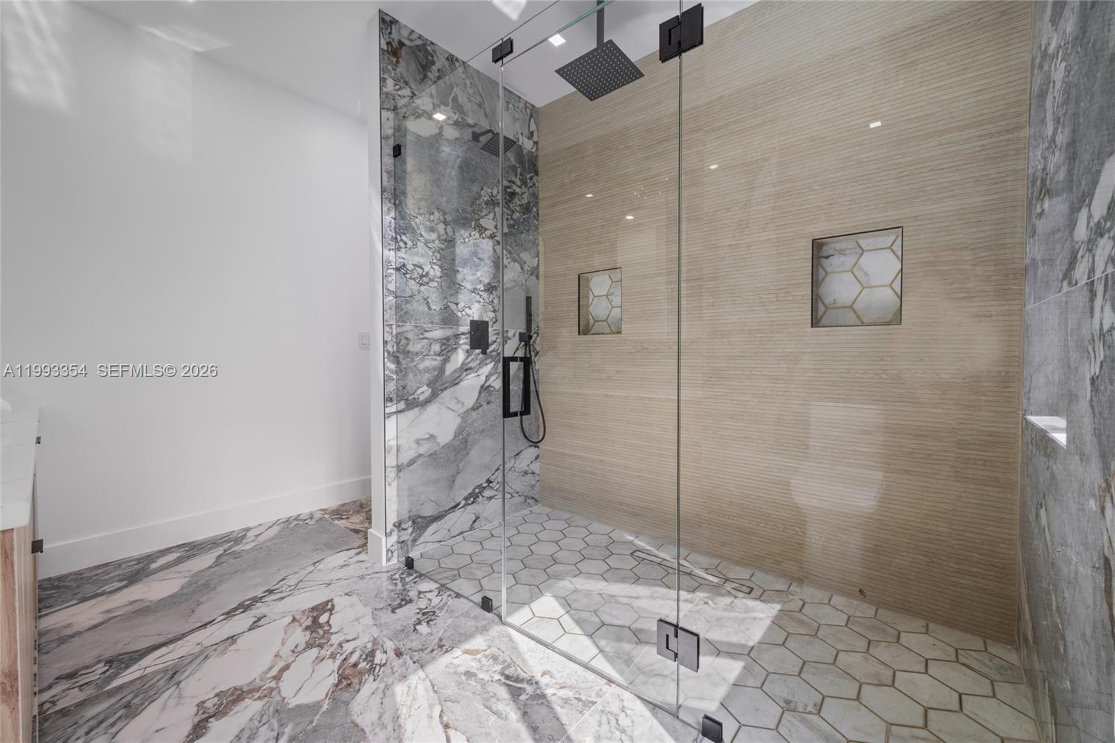 C GABLES GRANADA SEC - Residential