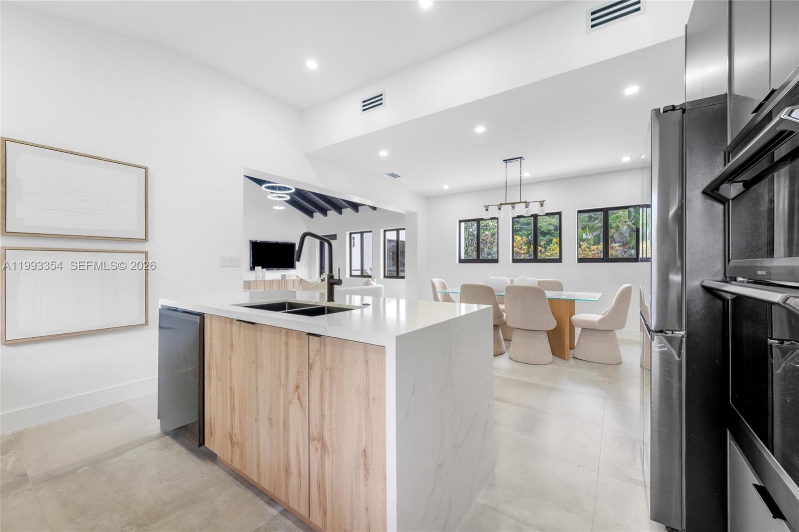 C GABLES GRANADA SEC - Residential