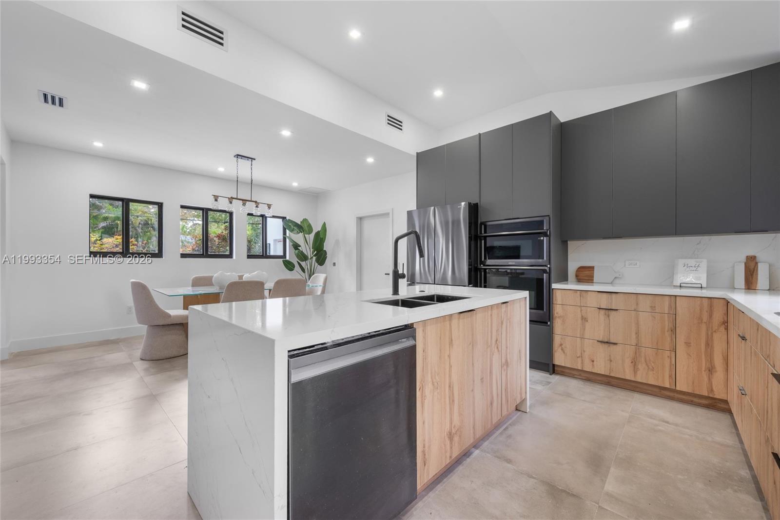 C GABLES GRANADA SEC - Residential