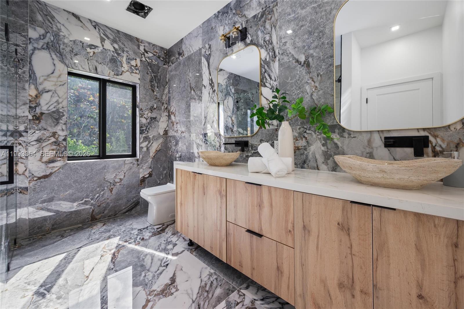 C GABLES GRANADA SEC - Residential