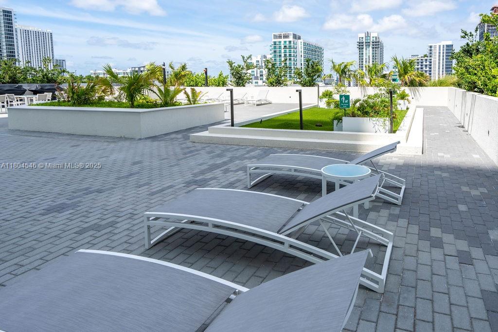 ONYX ON THE BAY CONDO - Residential