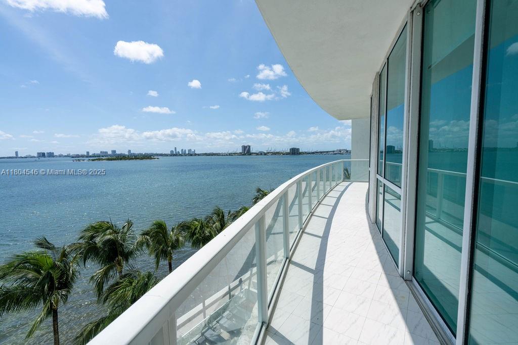665 Ne 25th St 405, Miami, Broward County, Florida - 2 Bedrooms  
2 Bathrooms - 