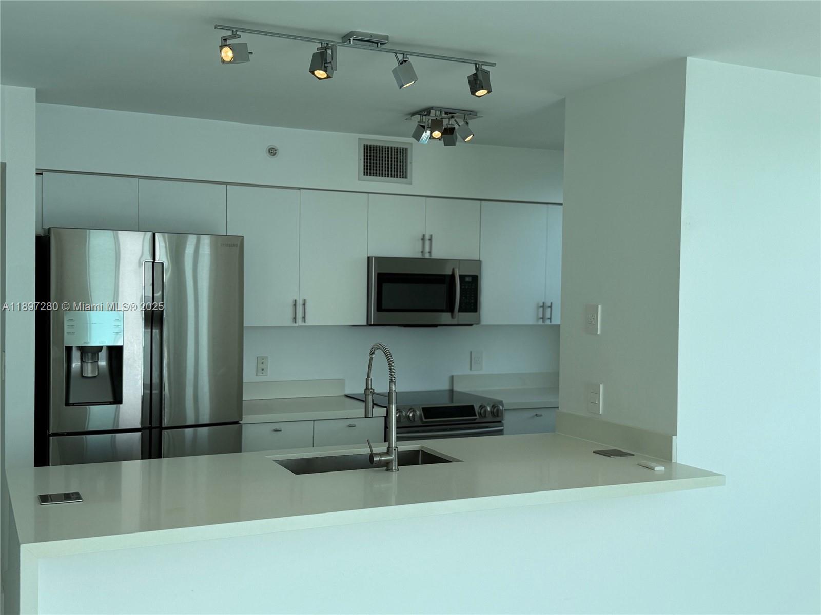 THE MARK ON BRICKELL COND - Residential