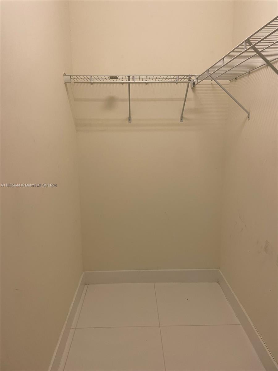 LANDMARK AT DORAL CENTRAL - Residential Lease