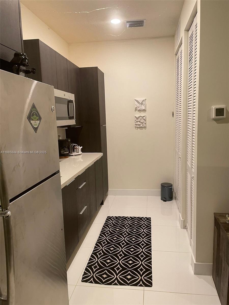 LANDMARK AT DORAL CENTRAL - Residential Lease