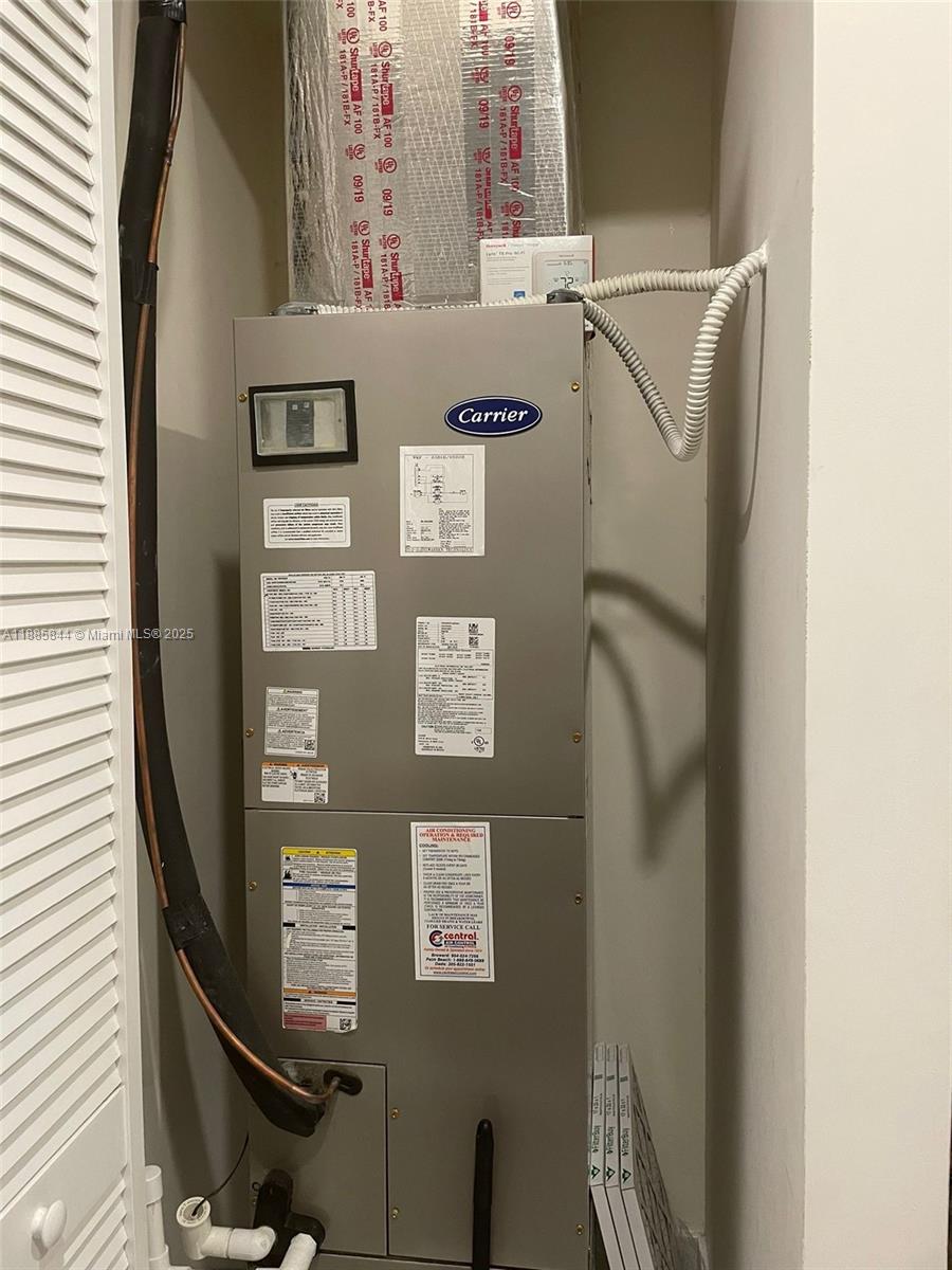 LANDMARK AT DORAL CENTRAL - Residential Lease