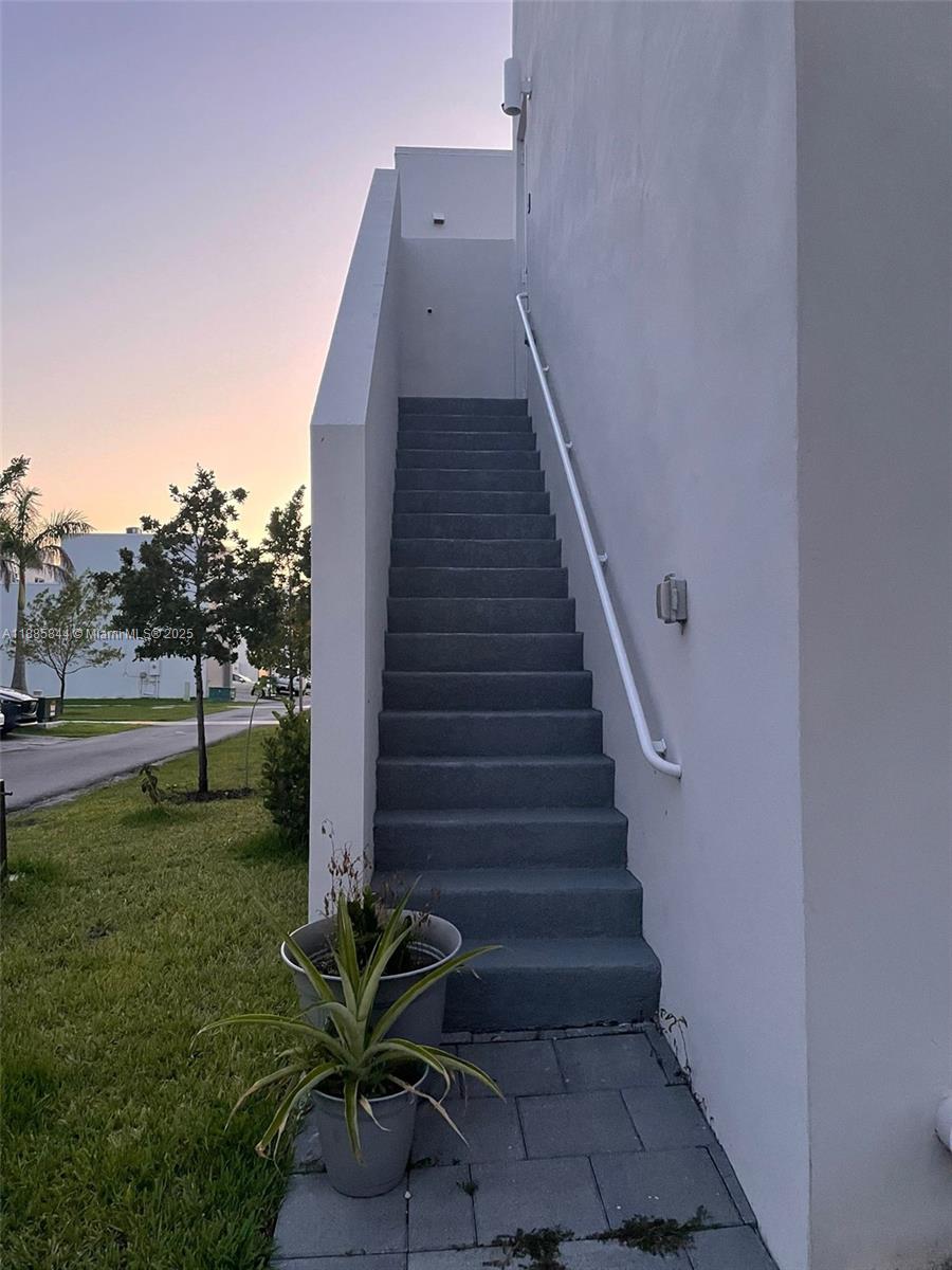 LANDMARK AT DORAL CENTRAL - Residential Lease