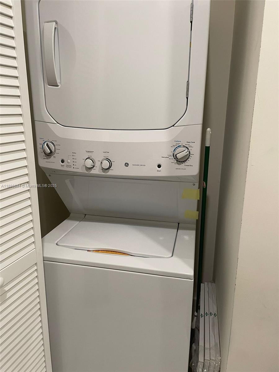 LANDMARK AT DORAL CENTRAL - Residential Lease