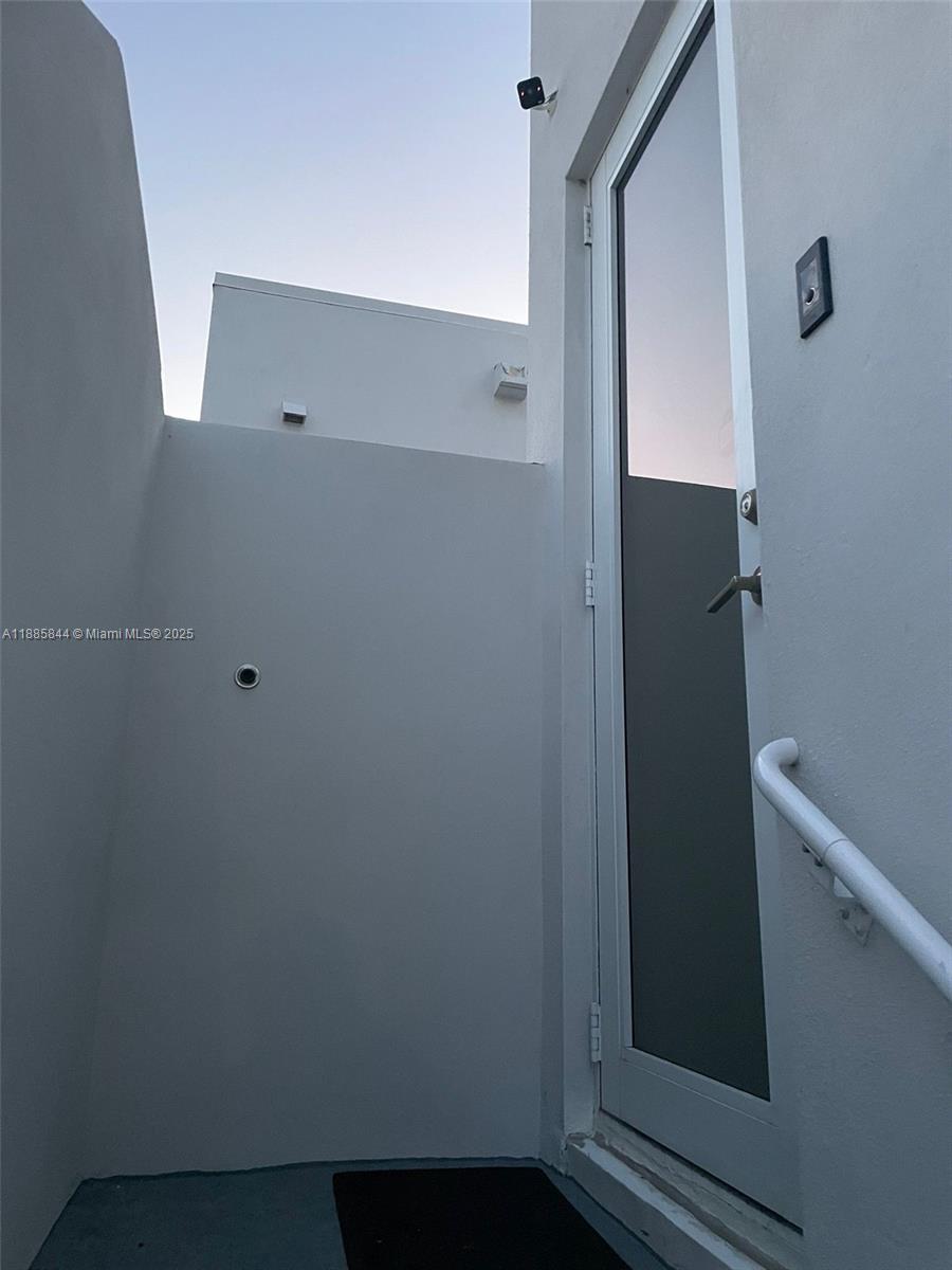 LANDMARK AT DORAL CENTRAL - Residential Lease