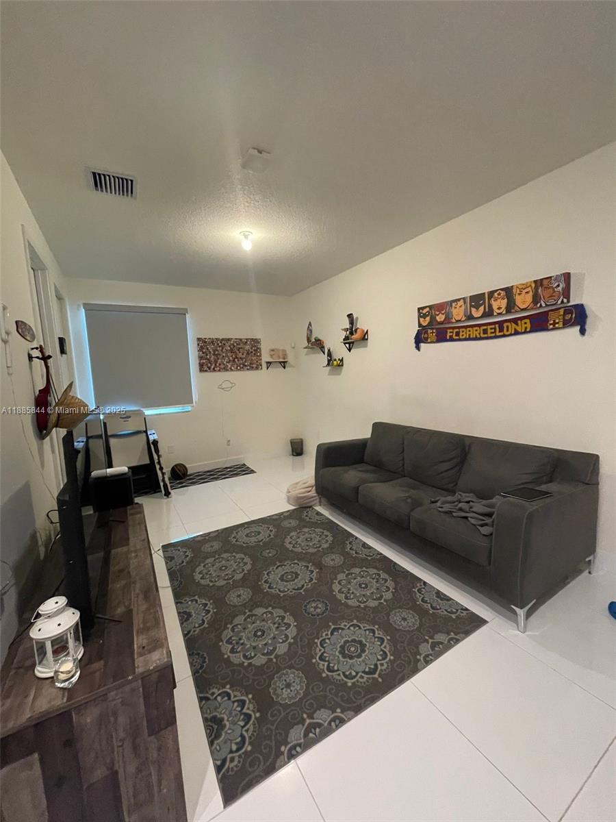 LANDMARK AT DORAL CENTRAL - Residential Lease