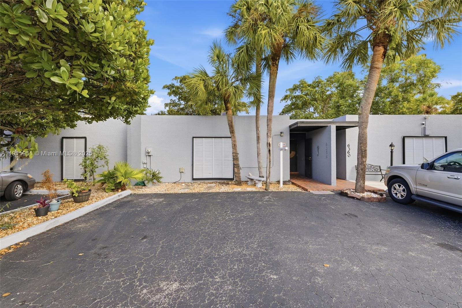MIAMI LAKES WINDMILL GATE - Residential