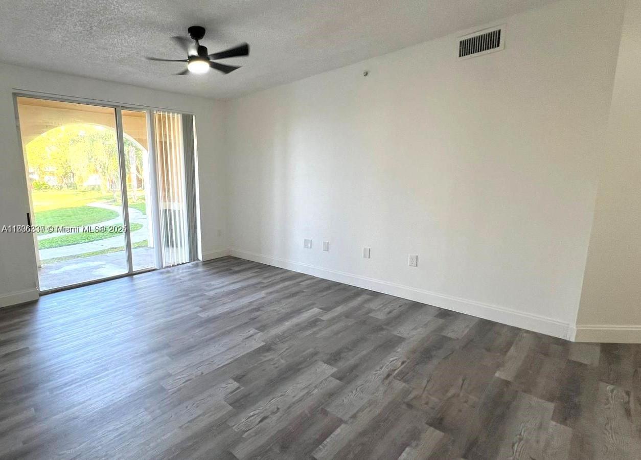 2090 W Preserve Way 303, Miramar, FL, 33025/$290,000 3 2090 W Preserve Way 303