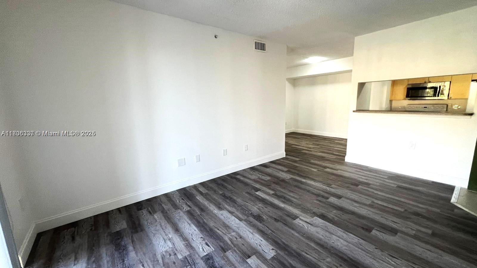 2090 W Preserve Way 303, Miramar, FL, 33025/$290,000 4 2090 W Preserve Way 303