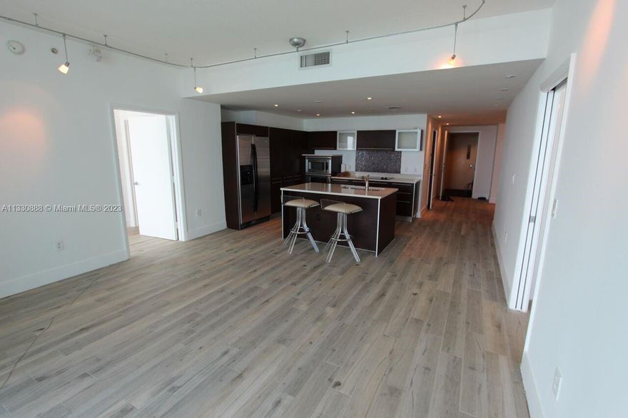 Amazing panoramic bay/ocean city views from this beautiful 2 bed 2.5 bath + den unit. Unit comes with 2 parking spaces and a storage unit. Basic cable, water, and internet included. Quantum offers a state of the art 7,000 sqft gym, 2 pools, resident club house, movie theater, valet, and more. Very close to Downtown, Miami Beach, Wynwood, Art District, Midtown, and Airport. The park across the street offers tennis courts, basketball courts, volleyball, dog parks, and much more.