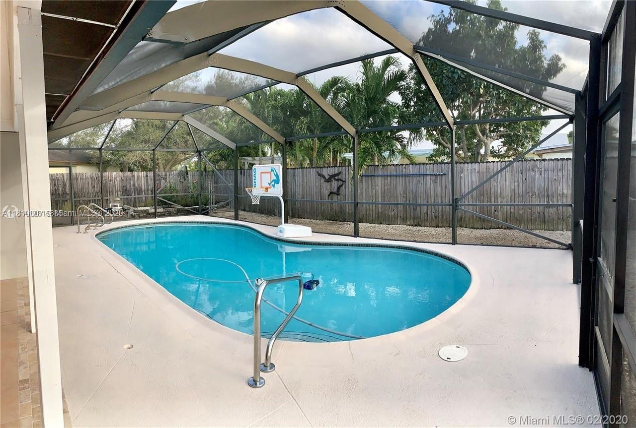 7650 NW 33rd St