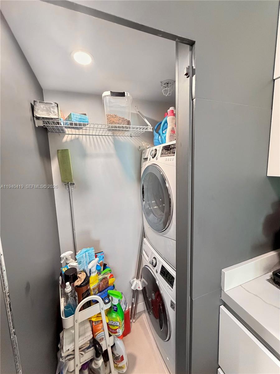 BRICKELL ON THE RIVER N T - Residential Lease