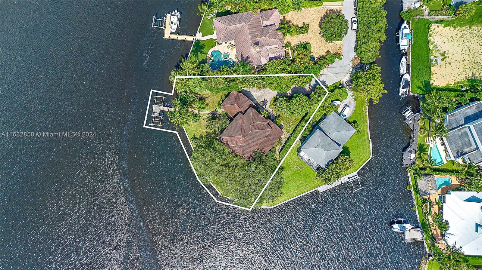 Photo 11 of 22 of 9175 SE Cove Point St house