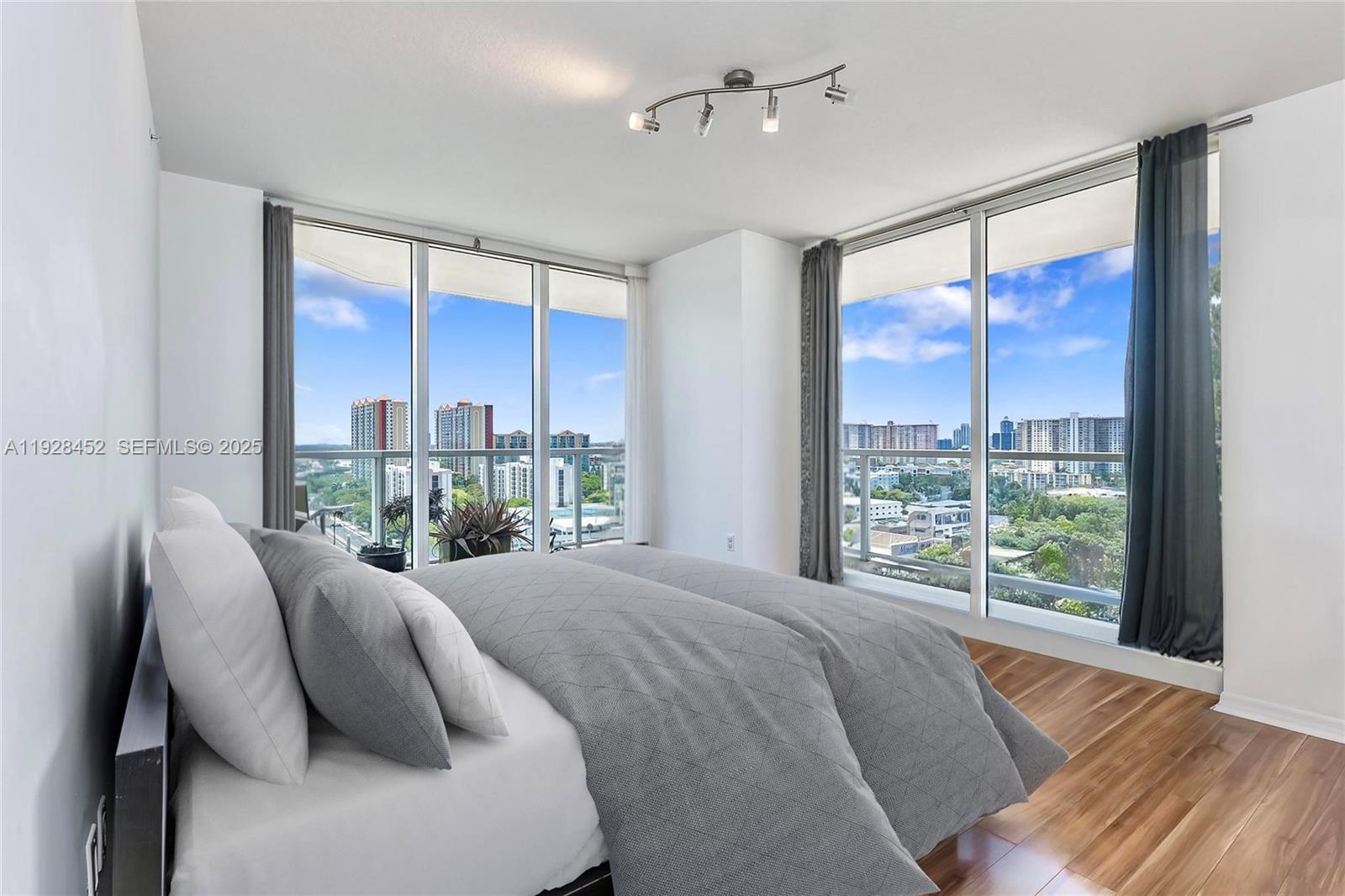 LA PERLA CONDO - Residential Lease