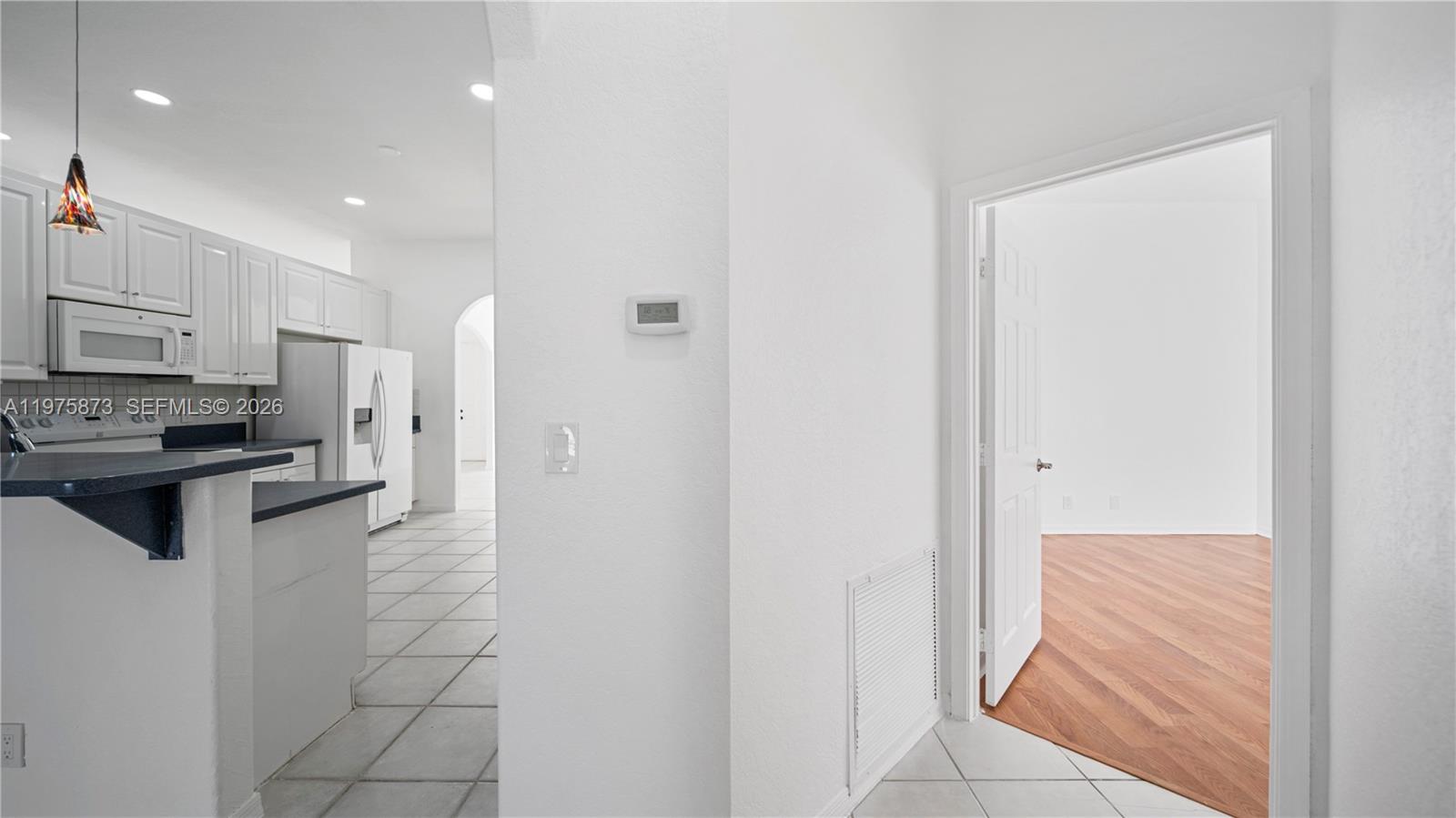 DIAMOND CAY - Residential Lease