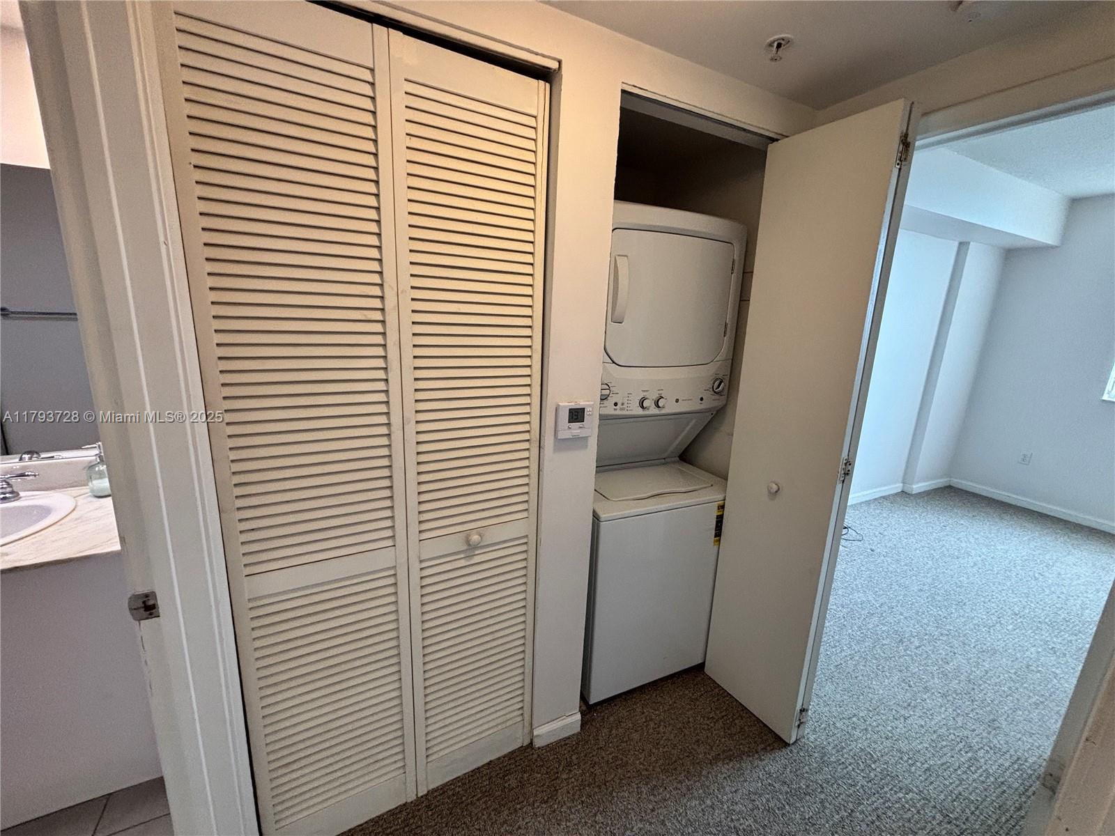 VENTURE AT AVENTURA WEST - Residential