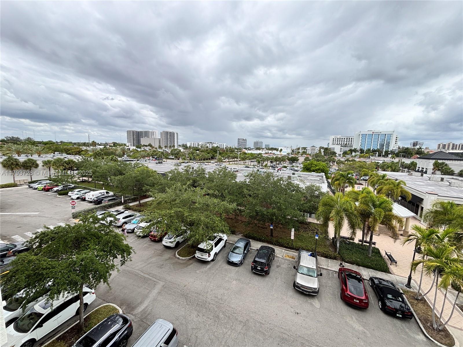 VENTURE AT AVENTURA WEST - Residential